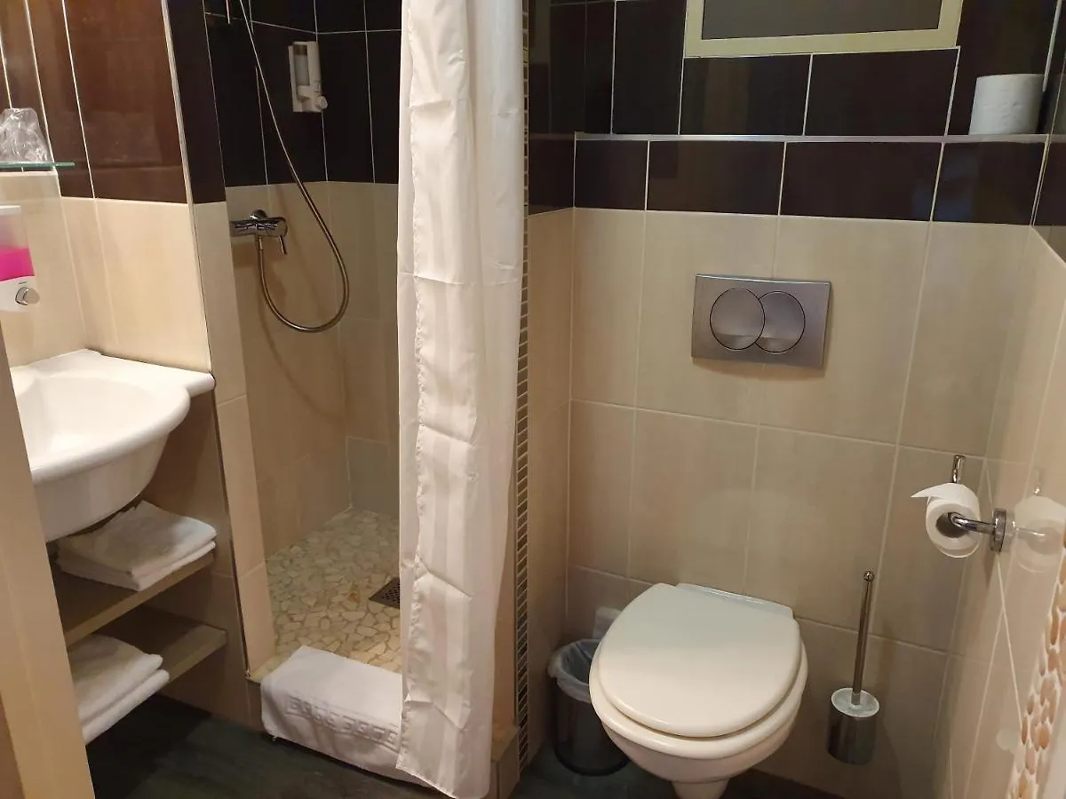 ** Hotel Les Étoiles Du Forez Savigneux  France