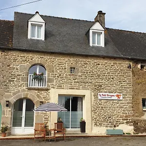 Le Petit Dragon Bed & Breakfast Plumaudan