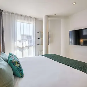 & Adagio Aparthotel Vannes