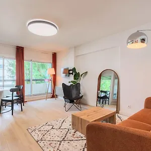 Spacious With Balcony And Parking Appartement La Madeleine (Nord)